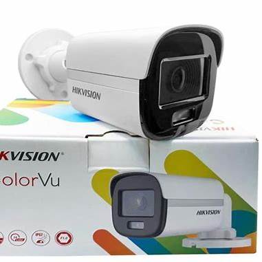 améra HIKVISION 2MP Bullet ColorVu avec vision couleur 24/7, LED 20 m, IP67. Idéale pour la sécurité extérieure.