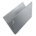 PC portable Lenovo IdeaPad gris argenté vu fermé, logo Lenovo visible